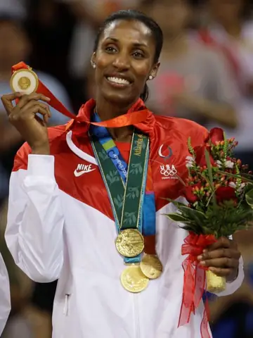 Tìm Hiểu Lisa Leslie: Tiểu Sử, Thành Tích Đỉnh Cao Và Di Sản Của Huyền Thoại Wnba Đầu Tiên Úp Rổ Tìm Hiểu Lisa Leslie: Tiểu Sử, Thành Tích Đỉnh Cao Và Di Sản Của Huyền Thoại Wnba Đầu Tiên Úp Rổ