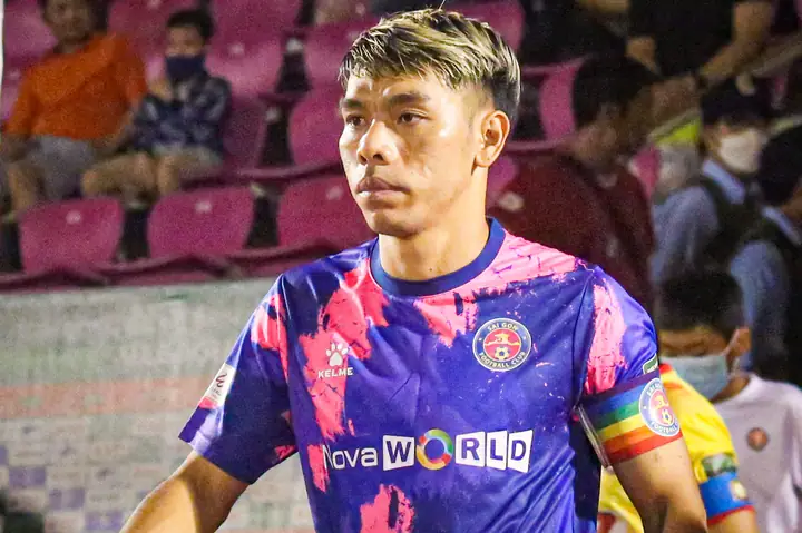 Cao Văn Triền: Tiểu Sử Cầu Thủ, Sự Nghiệp Thi Đấu Và Câu Chuyện "bản Lĩnh" Từ Chối Hợp Đồng Tiền Tỉ Ở Lại Bình Định Cao Văn Triền: Tiểu Sử Cầu Thủ, Sự Nghiệp Thi Đấu Và Câu Chuyện "bản Lĩnh" Từ Chối Hợp Đồng Tiền Tỉ Ở Lại Bình Định
