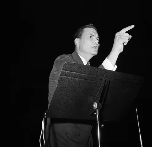 George Lincoln Rockwell: Tiểu Sử Nhà Sáng Lập Đảng Quốc Xã Mỹ Và Vụ Ám Sát Năm 1967 George Lincoln Rockwell: Tiểu Sử Nhà Sáng Lập Đảng Quốc Xã Mỹ Và Vụ Ám Sát Năm 1967