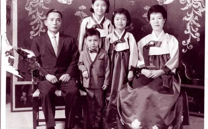 Tiểu Sử Park Geun-hye: Hành Trình Từ Nữ Tổng Thống Đầu Tiên Hàn Quốc Đến Vụ Án Tham Nhũng Và Ân Xá Tiểu Sử Park Geun-hye: Hành Trình Từ Nữ Tổng Thống Đầu Tiên Hàn Quốc Đến Vụ Án Tham Nhũng Và Ân Xá