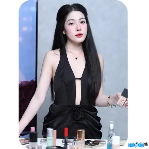 Chuyên Gia Trang Điểm Lê Tú Hảo: Tiểu Sử, Hành Trình Và Phong Cách Nghệ Thuật Trang Điểm Nổi Bật Chuyên Gia Trang Điểm Lê Tú Hảo: Tiểu Sử, Hành Trình Và Phong Cách Nghệ Thuật Trang Điểm Nổi Bật
