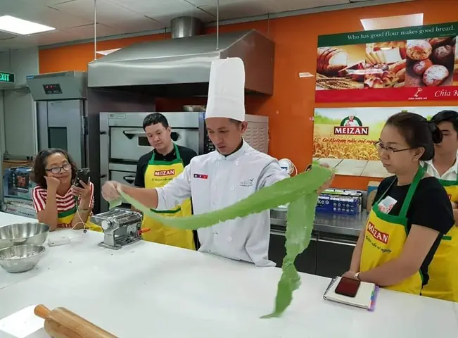 Đầu Bếp Vũ Nhất Thông (eric Vũ): Hành Trình Từ Đà Lạt Đến Người "thổi Hồn" Ẩm Thực & Sáng Lập Eric Vu Cooking Class Đầu Bếp Vũ Nhất Thông (eric Vũ): Hành Trình Từ Đà Lạt Đến Người "thổi Hồn" Ẩm Thực & Sáng Lập Eric Vu Cooking Class