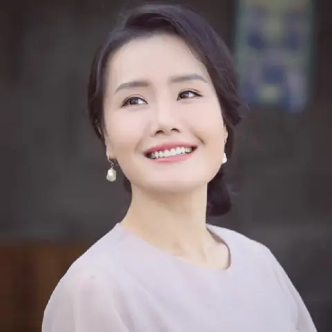 Ruby Nguyễn Là Ai? Tiểu Sử, Sự Nghiệp Đa Dạng Và Tác Phẩm Của Diễn Giả Truyền Cảm Hứng Ruby Nguyễn Là Ai? Tiểu Sử, Sự Nghiệp Đa Dạng Và Tác Phẩm Của Diễn Giả Truyền Cảm Hứng