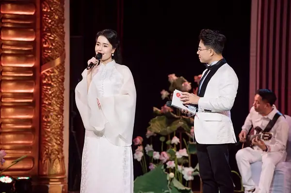 Ruby Nguyễn Là Ai? Tiểu Sử, Sự Nghiệp Đa Dạng Và Tác Phẩm Của Diễn Giả Truyền Cảm Hứng Ruby Nguyễn Là Ai? Tiểu Sử, Sự Nghiệp Đa Dạng Và Tác Phẩm Của Diễn Giả Truyền Cảm Hứng