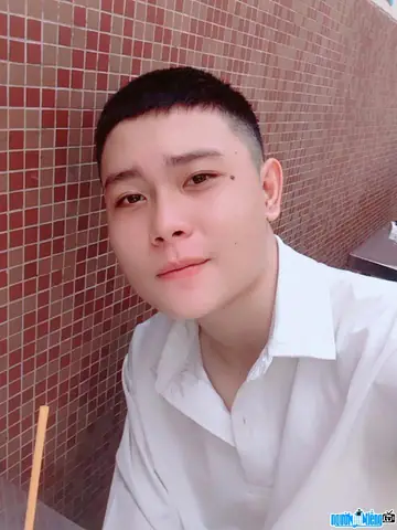 Tiểu Sử Diễn Viên Công Tôn Nghĩa: Hồ Sơ, Sự Nghiệp Sân Khấu & Các Vở Diễn Tiêu Biểu Tiểu Sử Diễn Viên Công Tôn Nghĩa: Hồ Sơ, Sự Nghiệp Sân Khấu & Các Vở Diễn Tiêu Biểu