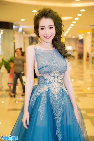 Tiểu Sử Elly Trần: Hồ Sơ Cá Nhân, Sự Nghiệp Và Cuộc Sống Hiện Tại Của "hot Girl Đời Đầu" U40 Tiểu Sử Elly Trần: Hồ Sơ Cá Nhân, Sự Nghiệp Và Cuộc Sống Hiện Tại Của "hot Girl Đời Đầu" U40