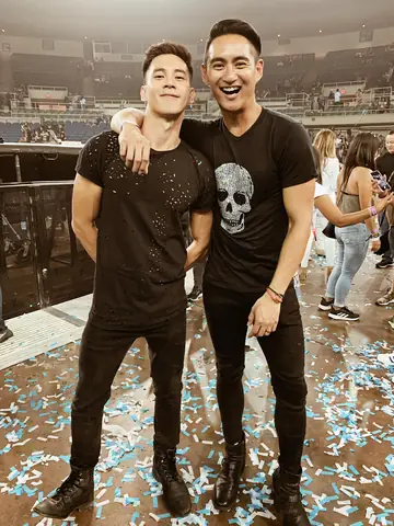 Tiểu Sử Hồ Vĩnh Khoa: Hành Trình Từ Sao Showbiz Việt Nam Đến Diễn Viên Phim Người Lớn Tại Mỹ Và Đời Sống Bên Ông Xã Rhonee Rojas Tiểu Sử Hồ Vĩnh Khoa: Hành Trình Từ Sao Showbiz Việt Nam Đến Diễn Viên Phim Người Lớn Tại Mỹ Và Đời Sống Bên Ông Xã Rhonee Rojas