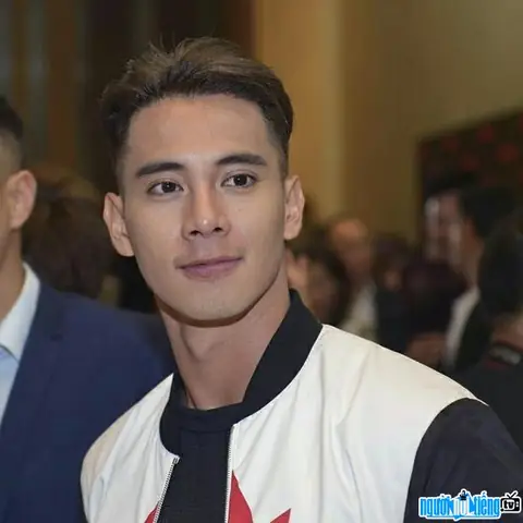 Tiểu Sử Hồ Vĩnh Khoa: Hành Trình Từ Sao Showbiz Việt Nam Đến Diễn Viên Phim Người Lớn Tại Mỹ Và Đời Sống Bên Ông Xã Rhonee Rojas Tiểu Sử Hồ Vĩnh Khoa: Hành Trình Từ Sao Showbiz Việt Nam Đến Diễn Viên Phim Người Lớn Tại Mỹ Và Đời Sống Bên Ông Xã Rhonee Rojas