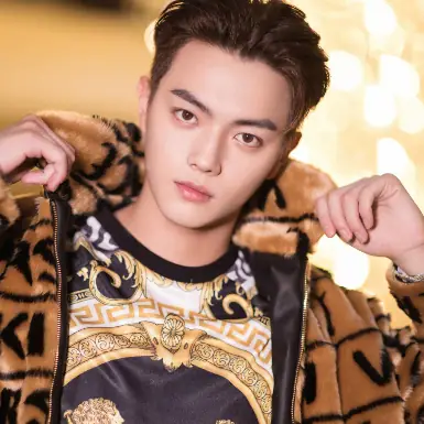 Diễn Viên Hứa Khải (xu Kai): Tiểu Sử, Top Phim Hay, Scandal Nóng & Cập Nhật Mới Nhất 2025 Diễn Viên Hứa Khải (xu Kai): Tiểu Sử, Top Phim Hay, Scandal Nóng & Cập Nhật Mới Nhất 2025
