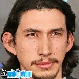 Adam Driver: Hành Trình Từ Từ Chối Juilliard Đến Thành Công Với Star Wars Adam Driver: Hành Trình Từ Từ Chối Juilliard Đến Thành Công Với Star Wars