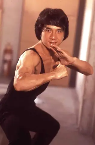 Jackie Chan (thành Long): Tiểu Sử, Sự Nghiệp, Gia Đình, Tài Sản & Thực Hư Tin Đồn Qua Đời Jackie Chan (thành Long): Tiểu Sử, Sự Nghiệp, Gia Đình, Tài Sản & Thực Hư Tin Đồn Qua Đời