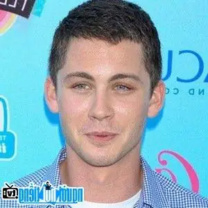 Diễn Viên Nam Logan Lerman: Tiểu Sử, Sự Nghiệp Điện Ảnh Và Các Vai Diễn Tiêu Biểu Diễn Viên Nam Logan Lerman: Tiểu Sử, Sự Nghiệp Điện Ảnh Và Các Vai Diễn Tiêu Biểu