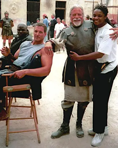 Tiểu Sử Oliver Reed: Hành Trình Từ "hellraiser" Anh Quốc Đến Vai Proximo Trong Gladiator Và Cái Chết Bi Thương Tiểu Sử Oliver Reed: Hành Trình Từ "hellraiser" Anh Quốc Đến Vai Proximo Trong Gladiator Và Cái Chết Bi Thương