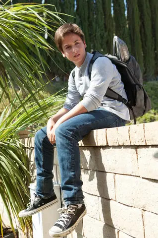 Teo Halm: Tiểu Sử, Sự Nghiệp Diễn Vi&ecirc;n & Sản Xuất Nhạc (diễn Vi&ecirc;n Earth To Echo)