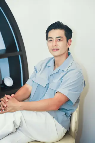 Hồ Sơ Diễn Viên Quốc Huy: Tiể Sư, Tuổi, Vợ Con, Sự Nghiệp & Vai Thám Tử Kiên Gây Sốt Hồ Sơ Diễn Viên Quốc Huy: Tiể Sư, Tuổi, Vợ Con, Sự Nghiệp & Vai Thám Tử Kiên Gây Sốt