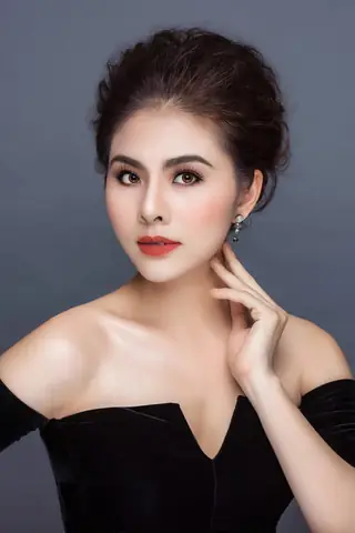 Hồ Sơ Diễn Viên Vân Trang: Tiểu Sử, Sự Nghiệp Điện Ảnh & Cuộc Sống Gia Đình Bên Chồng Hữu Quân Hồ Sơ Diễn Viên Vân Trang: Tiểu Sử, Sự Nghiệp Điện Ảnh & Cuộc Sống Gia Đình Bên Chồng Hữu Quân