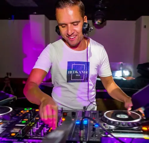 Dj Ash B: Tiểu Sử, Sự Nghiệp V&agrave; T&aacute;c Động Của Nữ Dj Đ&igrave;nh Cư