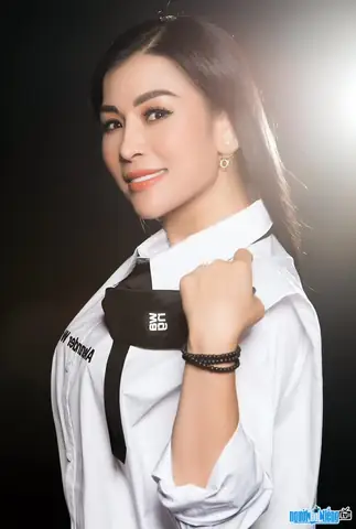 Hồ Sơ Doanh Nhân Đàm Thủy (đàm Hương Thủy): Chức Vụ, Thành Tựu & Hành Trình Sự Nghiệp Hồ Sơ Doanh Nhân Đàm Thủy (đàm Hương Thủy): Chức Vụ, Thành Tựu & Hành Trình Sự Nghiệp