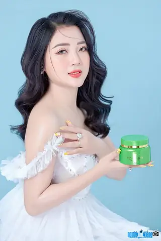 Hồ Sơ Doanh Nhân Giáng Kiều: Ceo Giáng Kiều Cosmetics, Câu Chuyện Khởi Nghiệp & Quan Điểm Sống Hồ Sơ Doanh Nhân Giáng Kiều: Ceo Giáng Kiều Cosmetics, Câu Chuyện Khởi Nghiệp & Quan Điểm Sống
