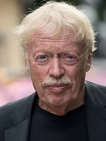 Hành Trình Xây Dựng Đế Chế Nike Của Phil Knight: Từ "gã Nghiện Giày" Đến Tỷ Phú 62 Tỷ Usd Và Bài Học Cho Doanh Nhân Hành Trình Xây Dựng Đế Chế Nike Của Phil Knight: Từ "gã Nghiện Giày" Đến Tỷ Phú 62 Tỷ Usd Và Bài Học Cho Doanh Nhân