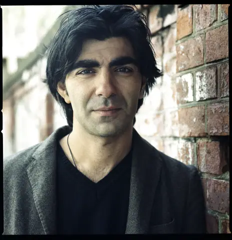 Fatih Akin: Tiểu Sử, Sự Nghiệp Điện Ảnh & Những Tác Phẩm Kinh Điển Của Đạo Diễn Giành Gấu Vàng Berlin Fatih Akin: Tiểu Sử, Sự Nghiệp Điện Ảnh & Những Tác Phẩm Kinh Điển Của Đạo Diễn Giành Gấu Vàng Berlin