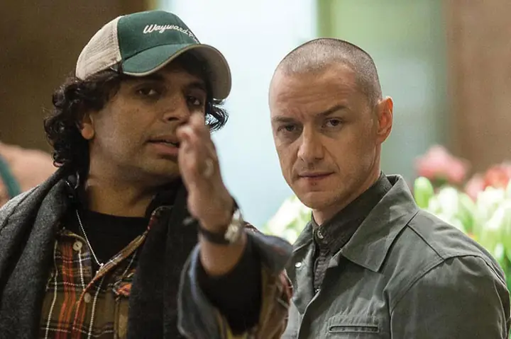 Night Shyamalan: Tiểu Sử, Sự Nghiệp, Phong Cách Đặc Trưng Và Những Bộ Phim Kinh Điển Night Shyamalan: Tiểu Sử, Sự Nghiệp, Phong Cách Đặc Trưng Và Những Bộ Phim Kinh Điển