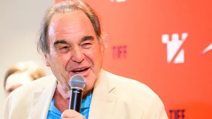Oliver Stone: Tiểu Sử, Sự Nghiệp Điện Ảnh & Dấu Ấn "bậc Thầy Phim Chiến Tranh/ch&iacute;nh Trị"