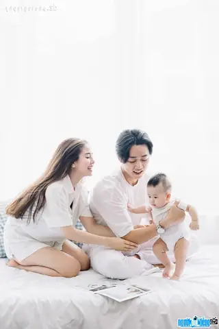 Toàn Cảnh Hiện Tượng Mạng Bé Đậu: Hồ Sơ Cặp Đôi Ba Duy - Bé Đậu, Công Thức Thành Công & Tranh Cãi Ảnh Hưởng Trẻ Em Toàn Cảnh Hiện Tượng Mạng Bé Đậu: Hồ Sơ Cặp Đôi Ba Duy - Bé Đậu, Công Thức Thành Công & Tranh Cãi Ảnh Hưởng Trẻ Em