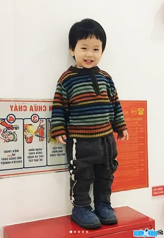 Toàn Cảnh Hiện Tượng Mạng Bé Đậu: Hồ Sơ Cặp Đôi Ba Duy - Bé Đậu, Công Thức Thành Công & Tranh Cãi Ảnh Hưởng Trẻ Em Toàn Cảnh Hiện Tượng Mạng Bé Đậu: Hồ Sơ Cặp Đôi Ba Duy - Bé Đậu, Công Thức Thành Công & Tranh Cãi Ảnh Hưởng Trẻ Em