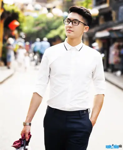 Hiện Tượng Mạng Nhữ Ngọc Nguy&ecirc;n Trực: Từ "anh Gi&aacute;o" To&aacute;n G&acirc;y Sốt Đơn Giản Đến Mc, Người Mẫu V&agrave; Cuộc Sống Hiện Tại