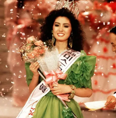 Hoa Hậu Kim Sung Ryung: Tiểu Sử Sự Nghiệp, Bí Quyết Giữ Dáng "không Tuổi" Ở 58 Và Gia Đình Có Con Nuôi Việt Nam Hoa Hậu Kim Sung Ryung: Tiểu Sử Sự Nghiệp, Bí Quyết Giữ Dáng "không Tuổi" Ở 58 Và Gia Đình Có Con Nuôi Việt Nam