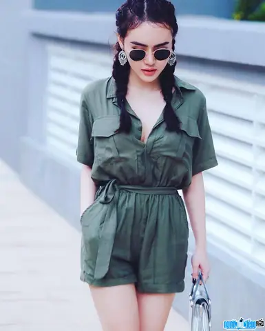 L&ecirc; Ngọc Phương Trang L&agrave; Ai? Tiểu Sử, Cuộc Sống Hiện Tại & Tin Tức Mới Nhất Em G&aacute;i Angela Phương Trinh