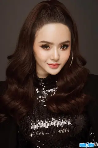 L&ecirc; Ngọc Phương Trang L&agrave; Ai? Tiểu Sử, Cuộc Sống Hiện Tại & Tin Tức Mới Nhất Em G&aacute;i Angela Phương Trinh