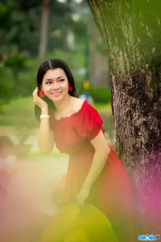 Hot Mom Kim Huỳnh: Ai L&agrave; Người Đẹp Nổi Tiếng Thế Hệ 8x Từ Long An?