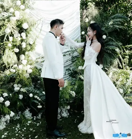 Kh&aacute;m Ph&aacute; K&ecirc;nh Tiktok Thuy&ecirc;n & Li&ecirc;m: H&agrave;nh Tr&igrave;nh Y&ecirc;u 12 Năm Từ Học Sinh Đến Vợ Chồng