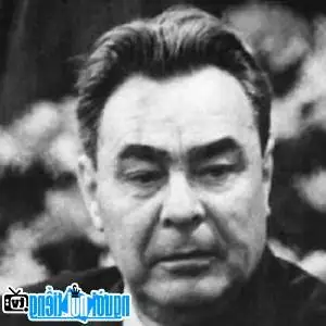 Pierre Mauroy: Tiểu Sử Thủ Tướng Ph&aacute;p, Thị Trưởng Lille V&agrave; Di Sản S&acirc;n Vận Động Stade Pierre-mauroy