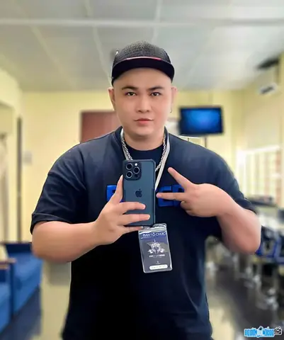 Make-up Artist Đinh Ph&aacute;t: Hồ Sơ Năng Lực, Dịch Vụ Trang Điểm & Kh&oacute;a Học Academy Chi Tiết 2024