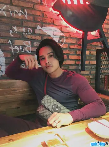 Lê Nguyễn Hà Duy (kuny Lee): Hành Trình Mua, Phong Cách Trang Điểm Cô Dâu & Dịch Vụ Đào Tạo Lê Nguyễn Hà Duy (kuny Lee): Hành Trình Mua, Phong Cách Trang Điểm Cô Dâu & Dịch Vụ Đào Tạo