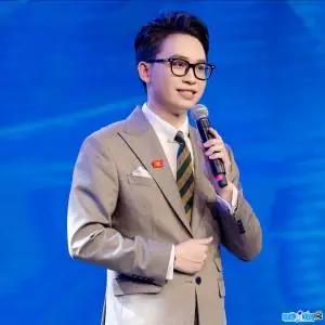 Đức Qu&acirc;n L&agrave; Ai? Tiểu Sử, Sự Nghiệp Mc Trẻ An Giang & Ph&acirc;n Biệt Mc Đức Bảo
