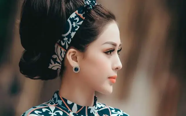Võ Thanh Hiền: Tiểu Sử, Sự Nghiệp, Cuộc Sống Riêng & Hành Trình Từ Hotgirl 9x Đến "cô Đồng" Doanh Nhân Thành Công Võ Thanh Hiền: Tiểu Sử, Sự Nghiệp, Cuộc Sống Riêng & Hành Trình Từ Hotgirl 9x Đến "cô Đồng" Doanh Nhân Thành Công