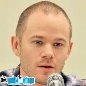 Aaron Ashmore: Tiểu Sử, Vai Diễn Nổi Bật & Chuyện Anh Em Sinh Đôi Shawn Ashmore Aaron Ashmore: Tiểu Sử, Vai Diễn Nổi Bật & Chuyện Anh Em Sinh Đôi Shawn Ashmore