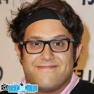 Ari Stidham: Tiểu Sử Nam Diễn Vi&ecirc;n Scorpion, Vai Sylvester Dodd V&agrave; Sự Nghiệp Đa T&agrave;i
