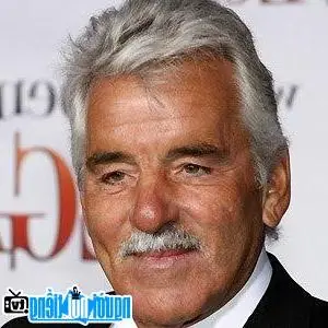 Nam Diễn Vi&ecirc;n Truyền H&igrave;nh Dennis Farina: Tiểu Sử, Sự Nghiệp Từ Cảnh S&aacute;t Đến Ng&ocirc;i Sao Hollywood V&agrave; Di Sản Nghệ Thuật