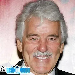 Nam Diễn Vi&ecirc;n Truyền H&igrave;nh Dennis Farina: Tiểu Sử, Sự Nghiệp Từ Cảnh S&aacute;t Đến Ng&ocirc;i Sao Hollywood V&agrave; Di Sản Nghệ Thuật