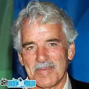 Nam Diễn Vi&ecirc;n Truyền H&igrave;nh Dennis Farina: Tiểu Sử, Sự Nghiệp Từ Cảnh S&aacute;t Đến Ng&ocirc;i Sao Hollywood V&agrave; Di Sản Nghệ Thuật