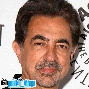 Joe Mantegna: Tiểu Sử, Sự Nghiệp Từ Sân Khấu Đến Ngôi Sao Criminal Minds Và Đời Tư Joe Mantegna: Tiểu Sử, Sự Nghiệp Từ Sân Khấu Đến Ngôi Sao Criminal Minds Và Đời Tư