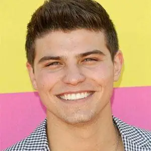 Luke Bilyk Là Ai? Tiểu Sử, Vai Drew Torres Trong Degrassi Và Sự Nghiệp Diễn Xuất Luke Bilyk Là Ai? Tiểu Sử, Vai Drew Torres Trong Degrassi Và Sự Nghiệp Diễn Xuất