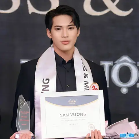 Nam Vương Nông Thanh Tùng Là Ai? Tiểu Sử, Sự Nghiệp Và Phong Cách Của Mister Hà Nội 2023 Nam Vương Nông Thanh Tùng Là Ai? Tiểu Sử, Sự Nghiệp Và Phong Cách Của Mister Hà Nội 2023