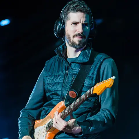 Brad Delson: Tiểu Sử, Phong C&aacute;ch Chơi Guitar & L&yacute; Do Vắng Mặt Trong Tour T&aacute;i Hợp Linkin Park 2024-2025