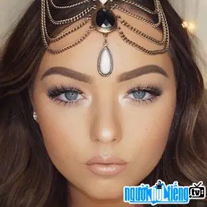 Alice Ustinova Là Ai? Tiểu Sử Nghệ Sĩ Trang Điểm, Nhiếp Ảnh Gia Và "valerie" - Muse Của The Weeknd Alice Ustinova Là Ai? Tiểu Sử Nghệ Sĩ Trang Điểm, Nhiếp Ảnh Gia Và "valerie" - Muse Của The Weeknd